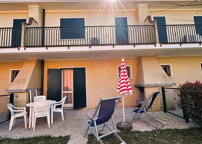 Charming Apartment Near The Beach With Pool
