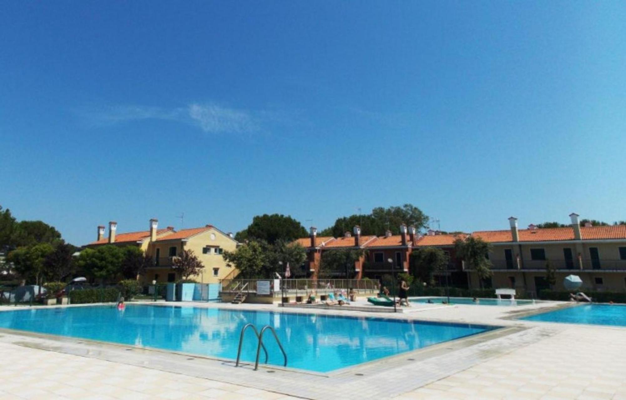 Charming Near The With Pool