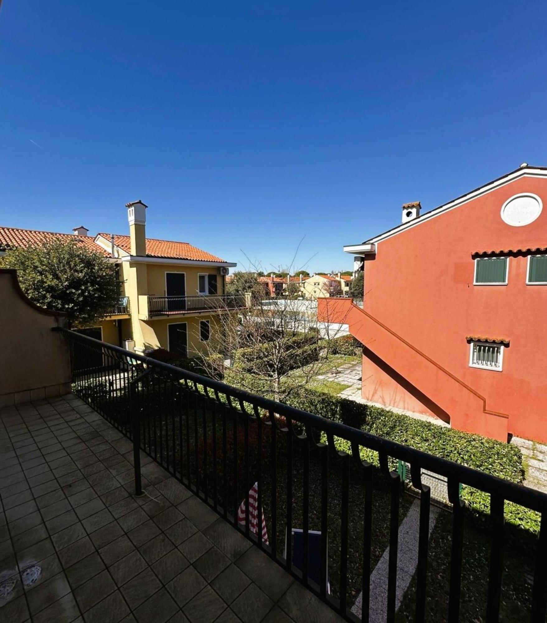 Charming Near The With Pool Apartment *
